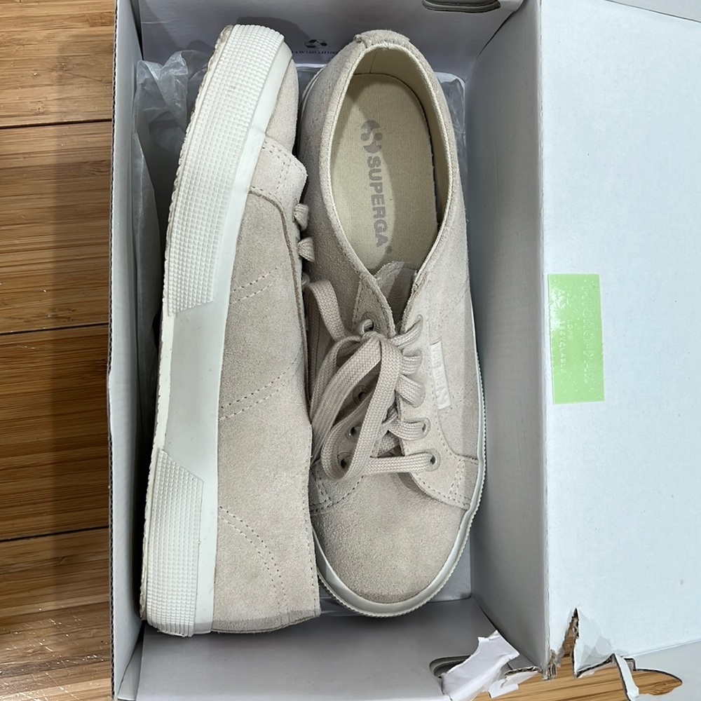 Tan/nude comfy sneakers!